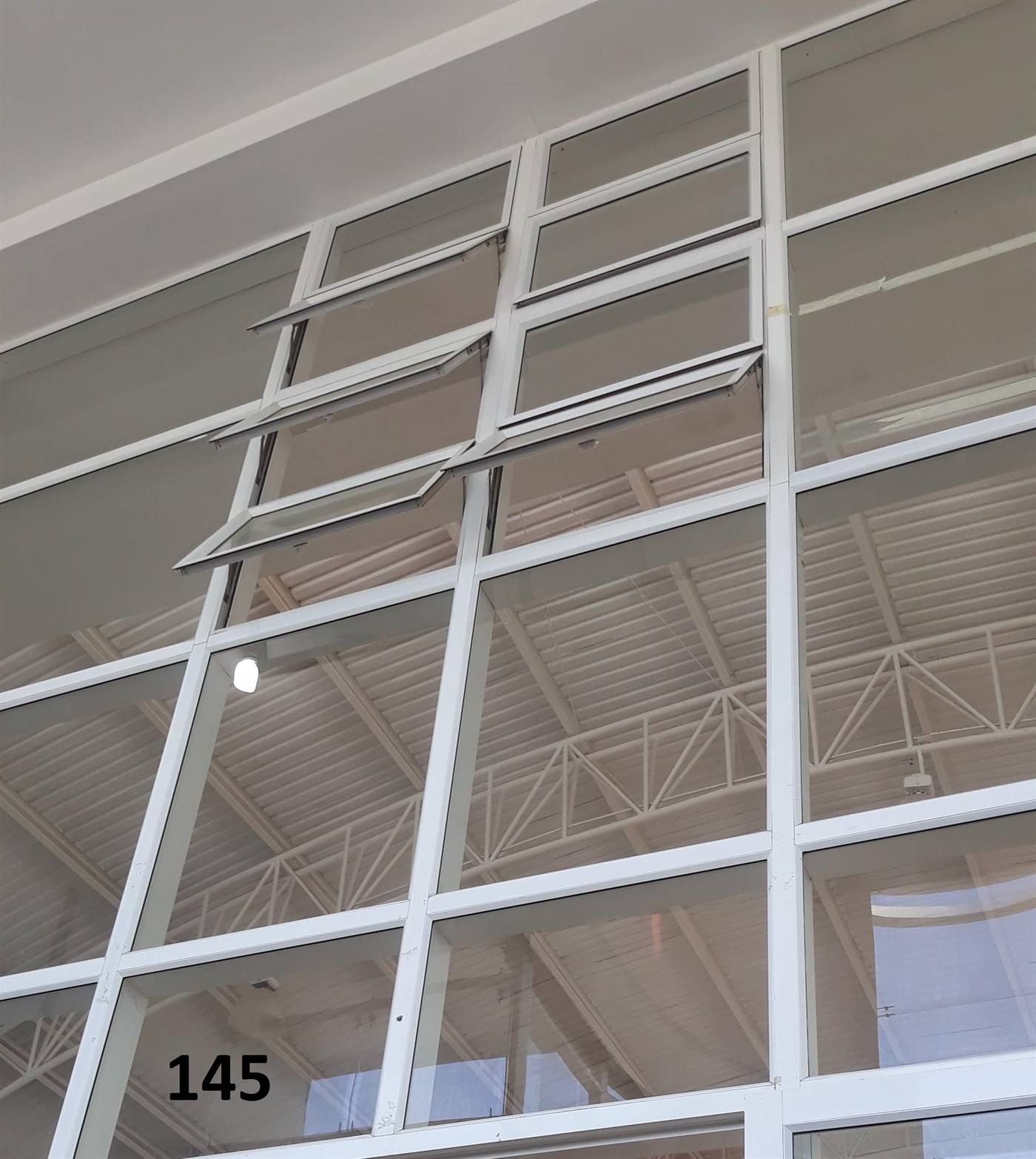 Ventana corrediza en aluminio